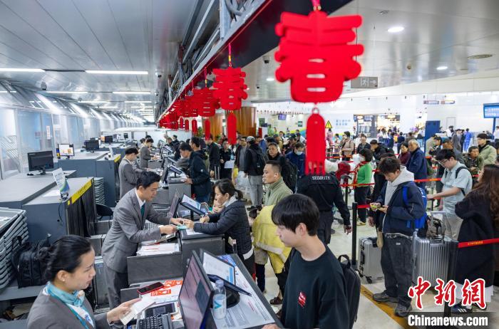 海南今年春運(yùn)航班數(shù)量和旅客吞吐量均創(chuàng)新高
