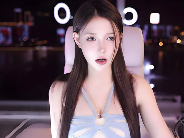 米娜化身舞蹈導(dǎo)師，在線教學(xué)“大擺錘”，這尺度真的可以播嗎？