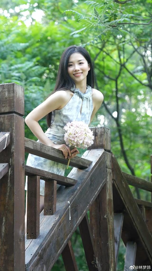 瓜子臉美女體育主播林夢(mèng)鴿寫(xiě)真分享！