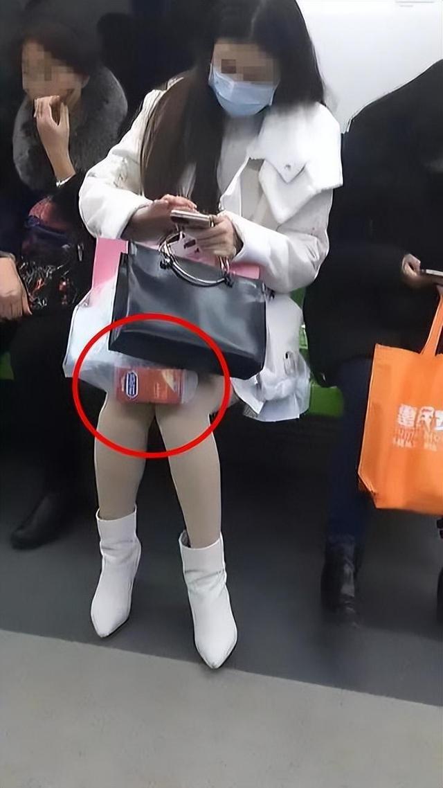 現(xiàn)在女大學生太開放, 這么隱私的東西露在外面, 男人看了都臉紅!