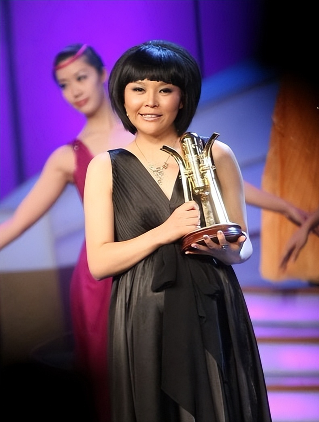 2008年，那個播報汶川地震時流淚的女主播寧遠，如今怎么樣了？