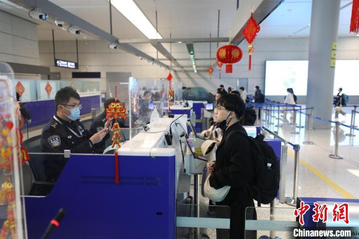 浙江寧波機場今年春運出入境旅客量同比增6成