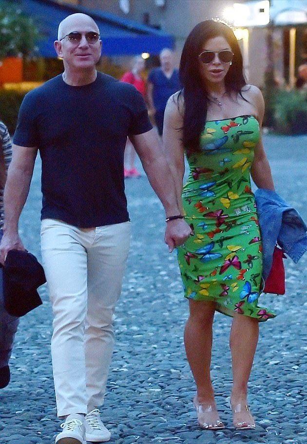 桑切斯：不愧是女主播出身，“彩虹屁”高手，哄得貝佐斯神魂顛倒