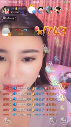 比思聰抓豬還會(huì)玩，土豪狂撒玫瑰美女主播拼命搶！