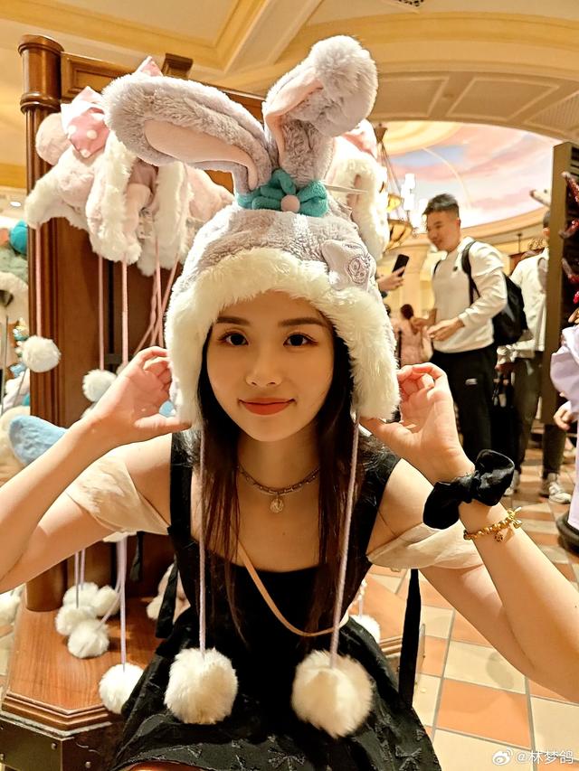 瓜子臉美女體育主播林夢(mèng)鴿寫(xiě)真分享！