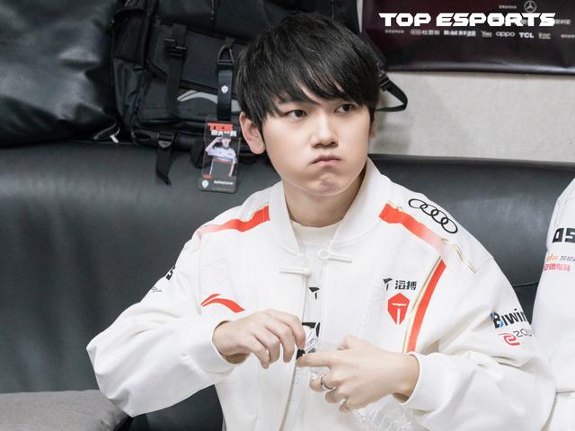 LPL女主持駱歆自曝工資：去年只賺了16萬，在上海連房租都不夠付