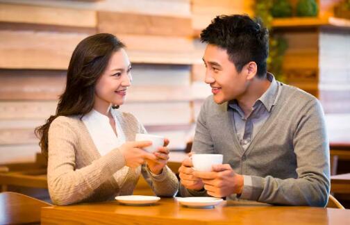 50歲大叔找女主播做女友，被分手后想要回錢財，被果斷拒絕