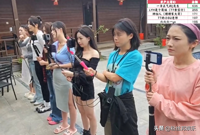 美女主播被懲罰睡雞窩，不遵守直播游戲規(guī)則，當(dāng)場破防轉(zhuǎn)身就走