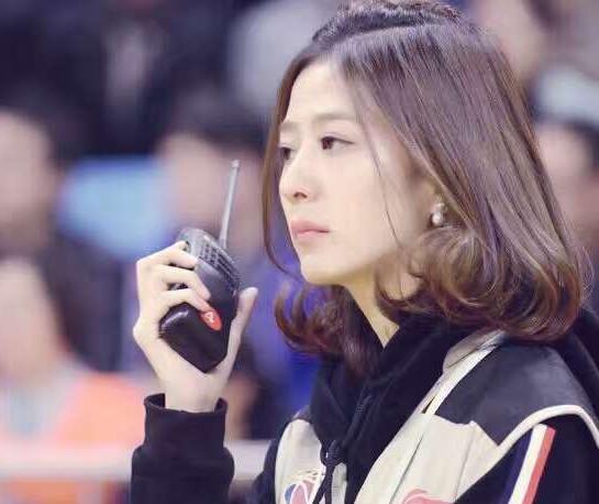 中超最美女主播賈紫婷，如今在CBA，千嬌百媚生