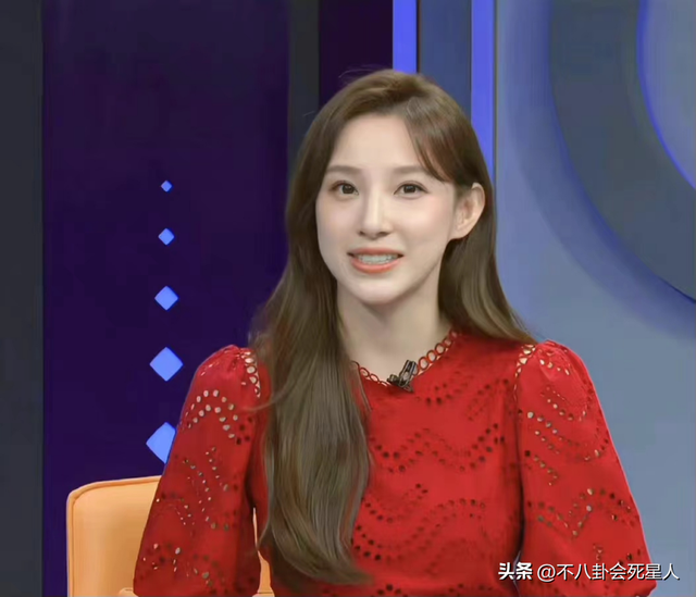 世界杯美女主持馬舒凡，身材好、顏值高，還被贊是董卿接班人