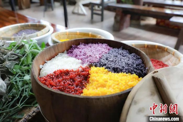 春天打翻調色盤，竟被壯鄉(xiāng)人蒸成了飯！