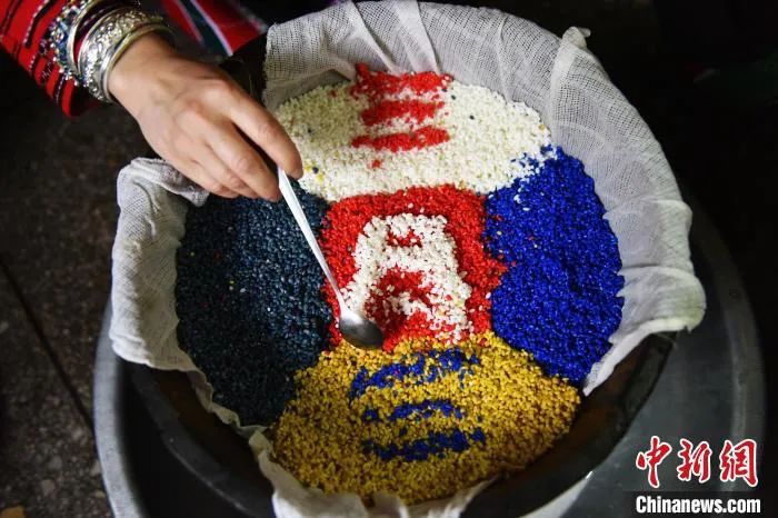 春天打翻調色盤，竟被壯鄉(xiāng)人蒸成了飯！