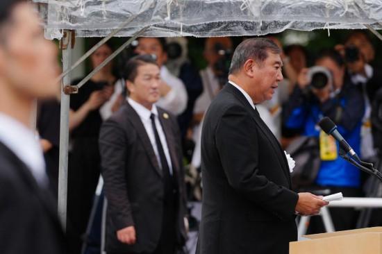 8月9日，日本首相石破茂在長(zhǎng)崎舉行的遭原子彈轟炸紀(jì)念儀式上發(fā)言。新華社記者賈浩成攝