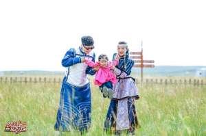 從“老鐵”到“小鐵”，這檔親子微綜藝何以打動(dòng)人心？